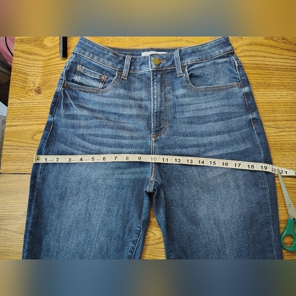 Ceros women's high-rise, relaxed fit, Tapered denim jeans, size 28. - Picture 9 of 16